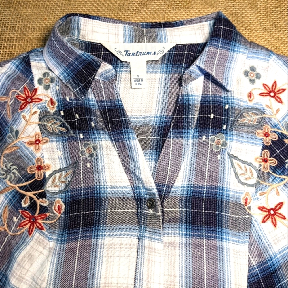 TANTRUM'S Small,plaid l/s button up shirt with embroidery & peplum bottom, EUC